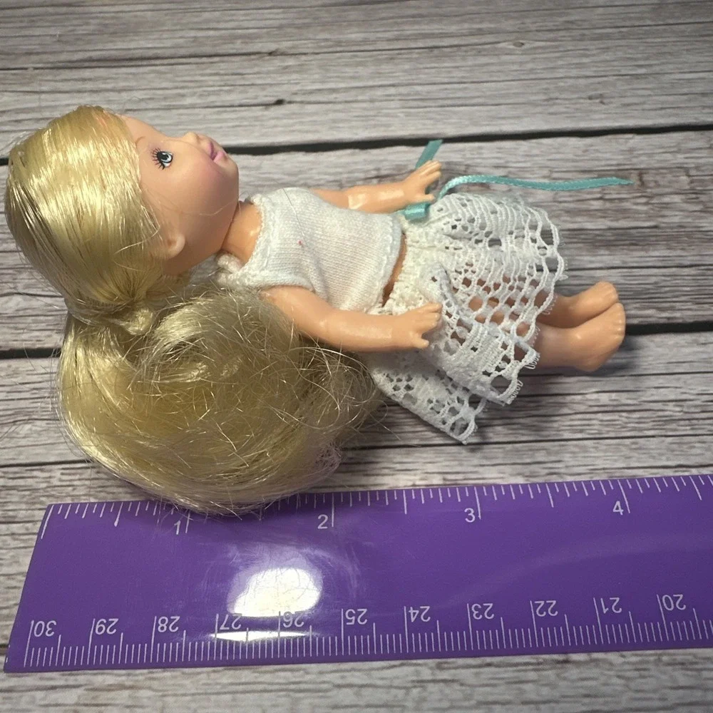Vintage Mattel Kelly Barbie's little Sister Blonde Hair Blue Eyes 1994